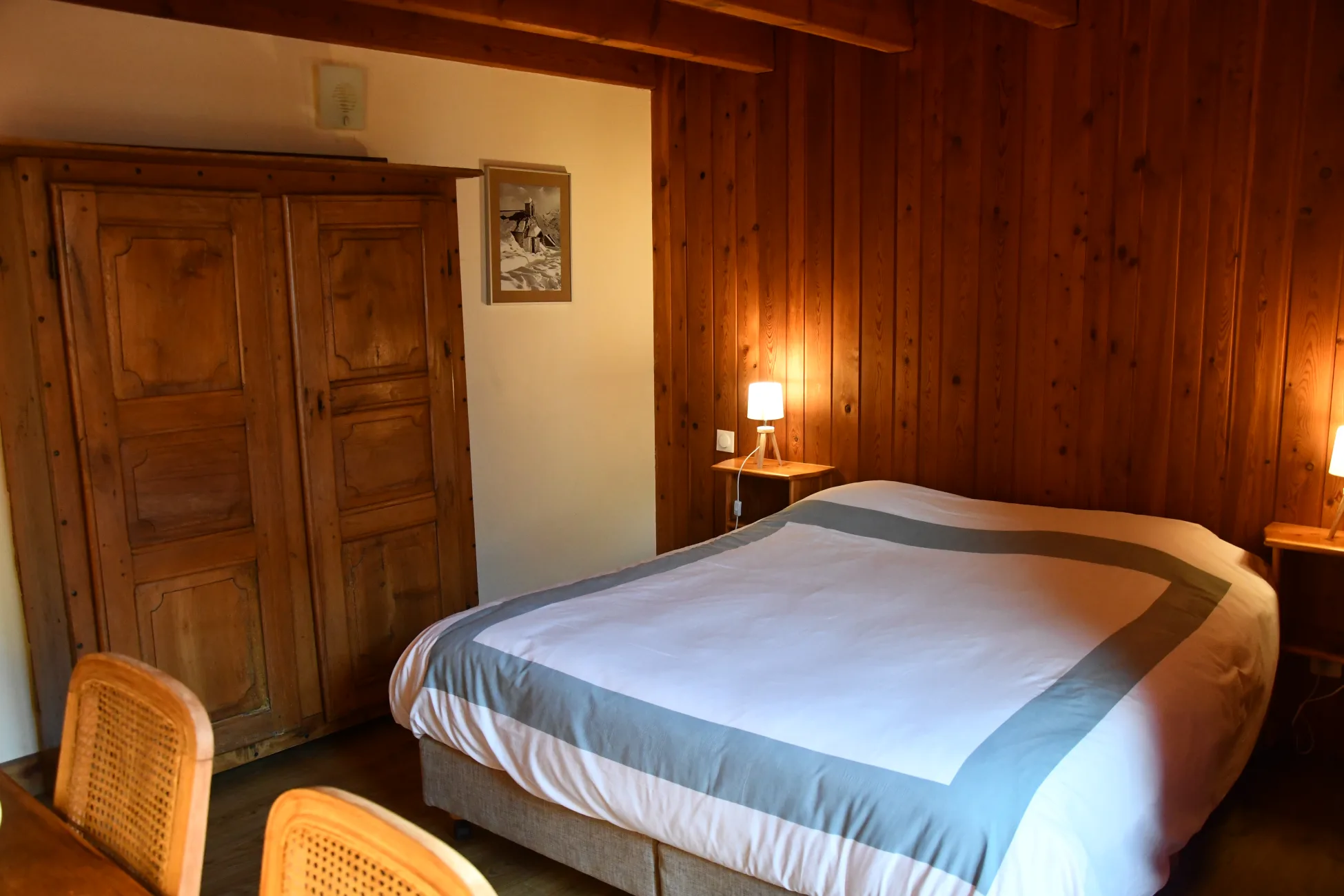 Chambre des parents dans Famille Marmottes. Les enfants sont dans une chambrette mitoyenne dans l'entrée avec ces 2 lits superposés.