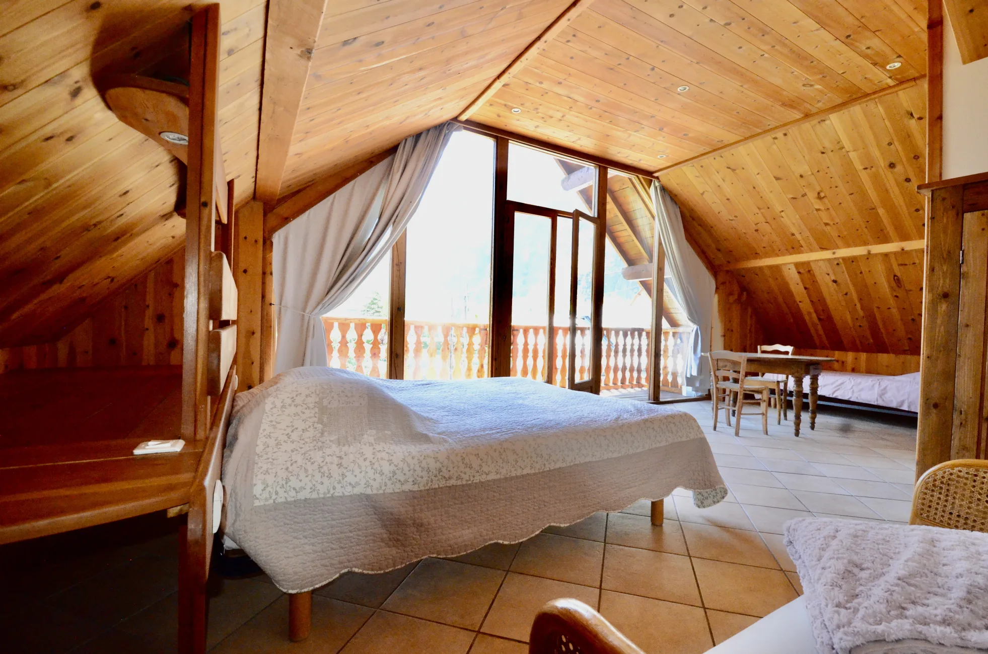 La chambre "Sitelle" dans sa mansarde.